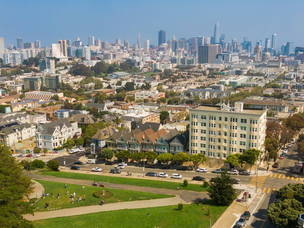 The Impact of Decreasing Interest Rates on Home Prices: A Win for Buyers and Sellers