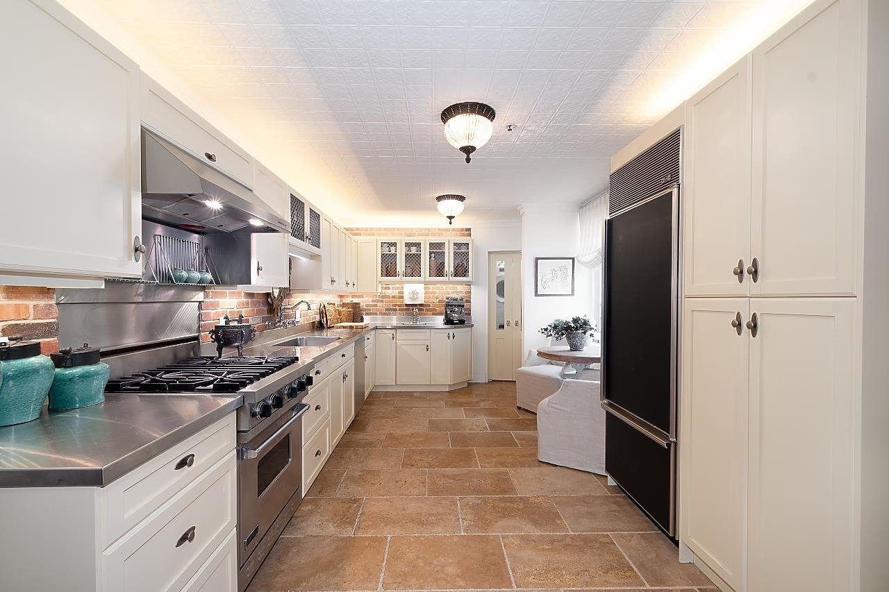 24-1386 Nicola St