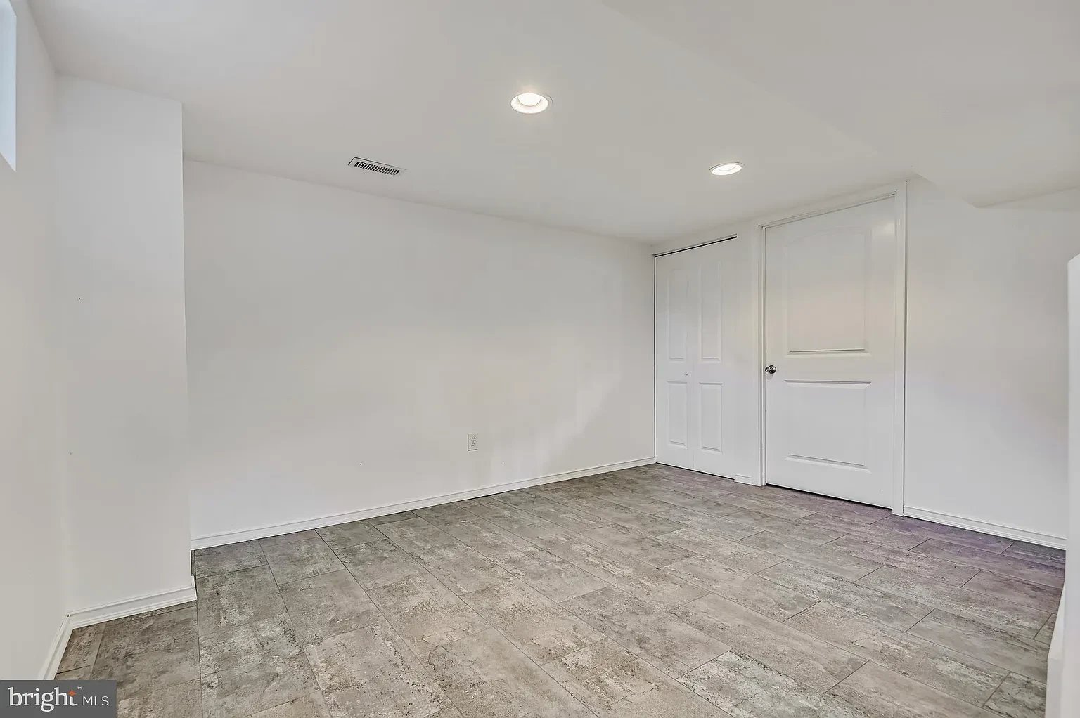 1111 VERNON AVENUE