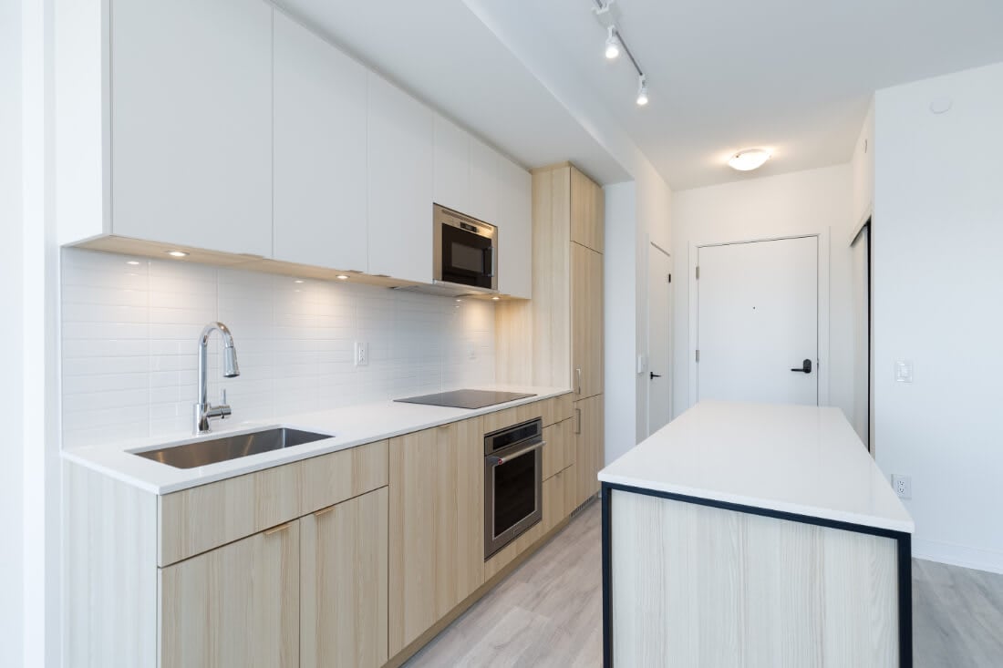 Unit 522 – 215 Lakeshore Rd W