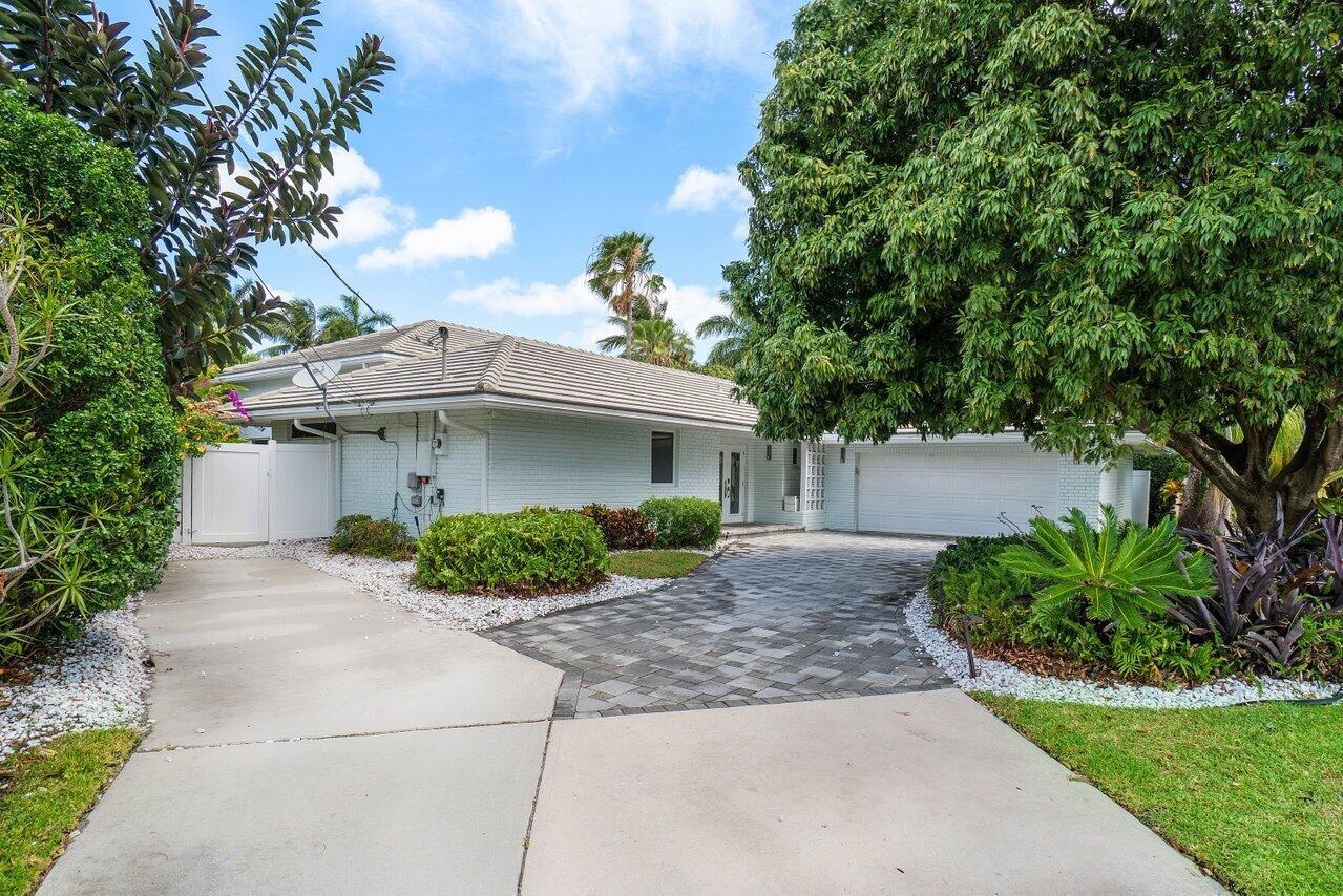 5831 NE 14th Rd Fort Lauderdale FL-33334 3B + 1den / 4 Baths