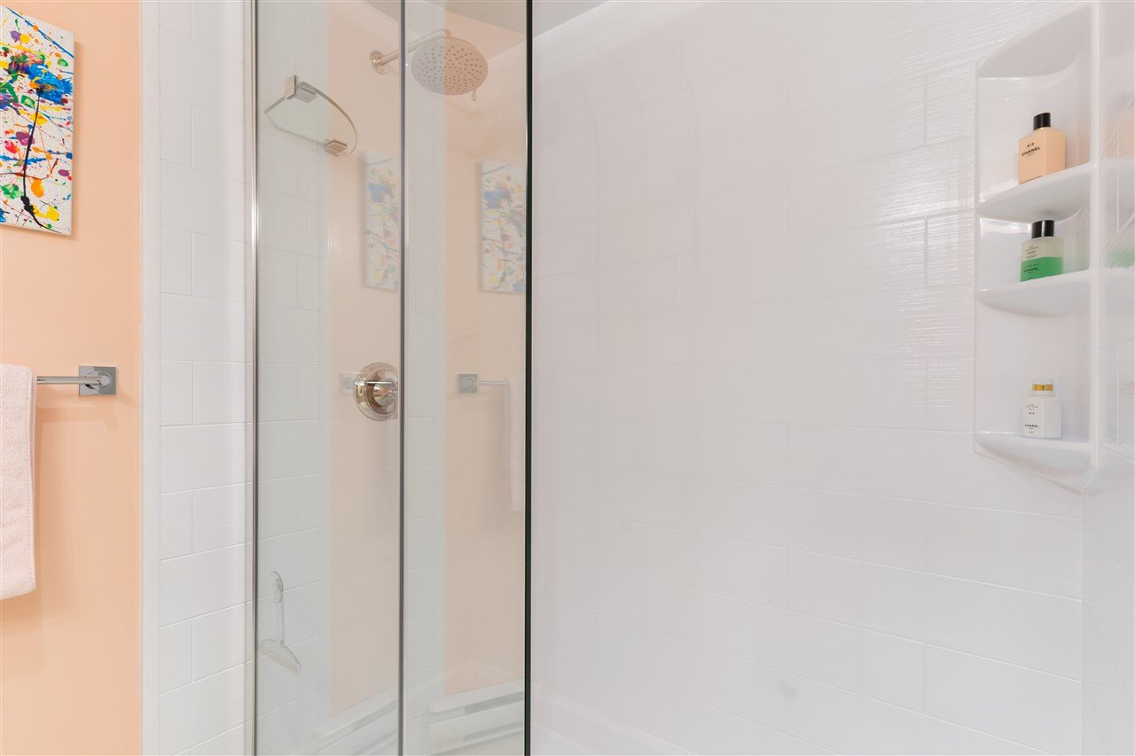 202-4463 W 10th Ave