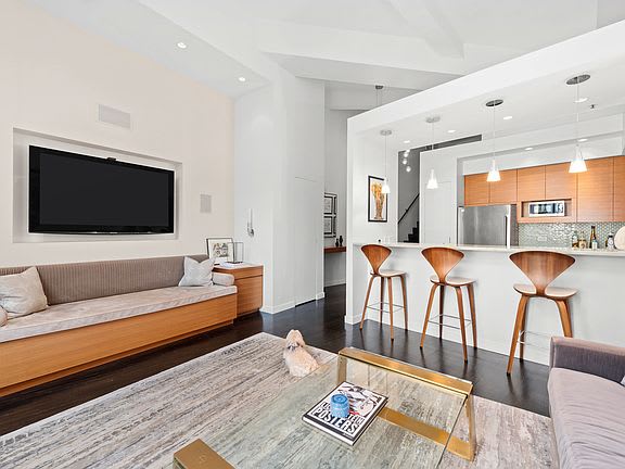 130 Barrow St. Unit: 411