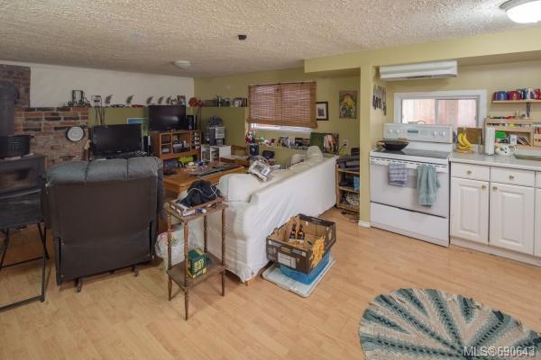 271 Cadillac Ave, Saanich