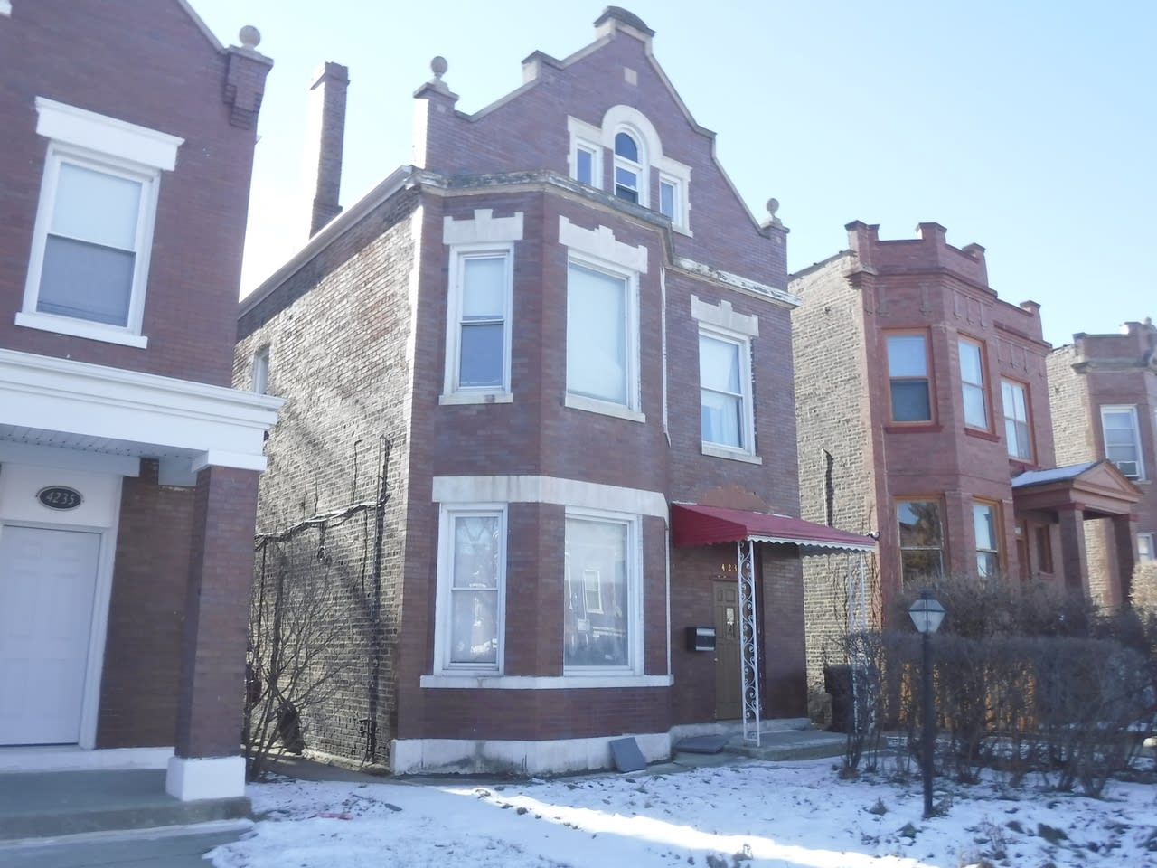 4237 W Cullerton St