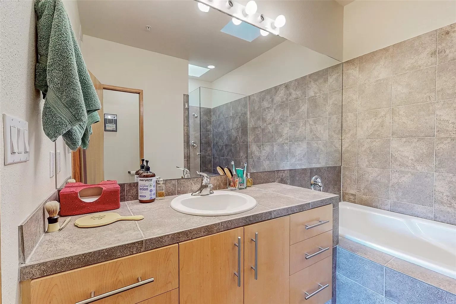 604 Avenida Villa Hermosa #201