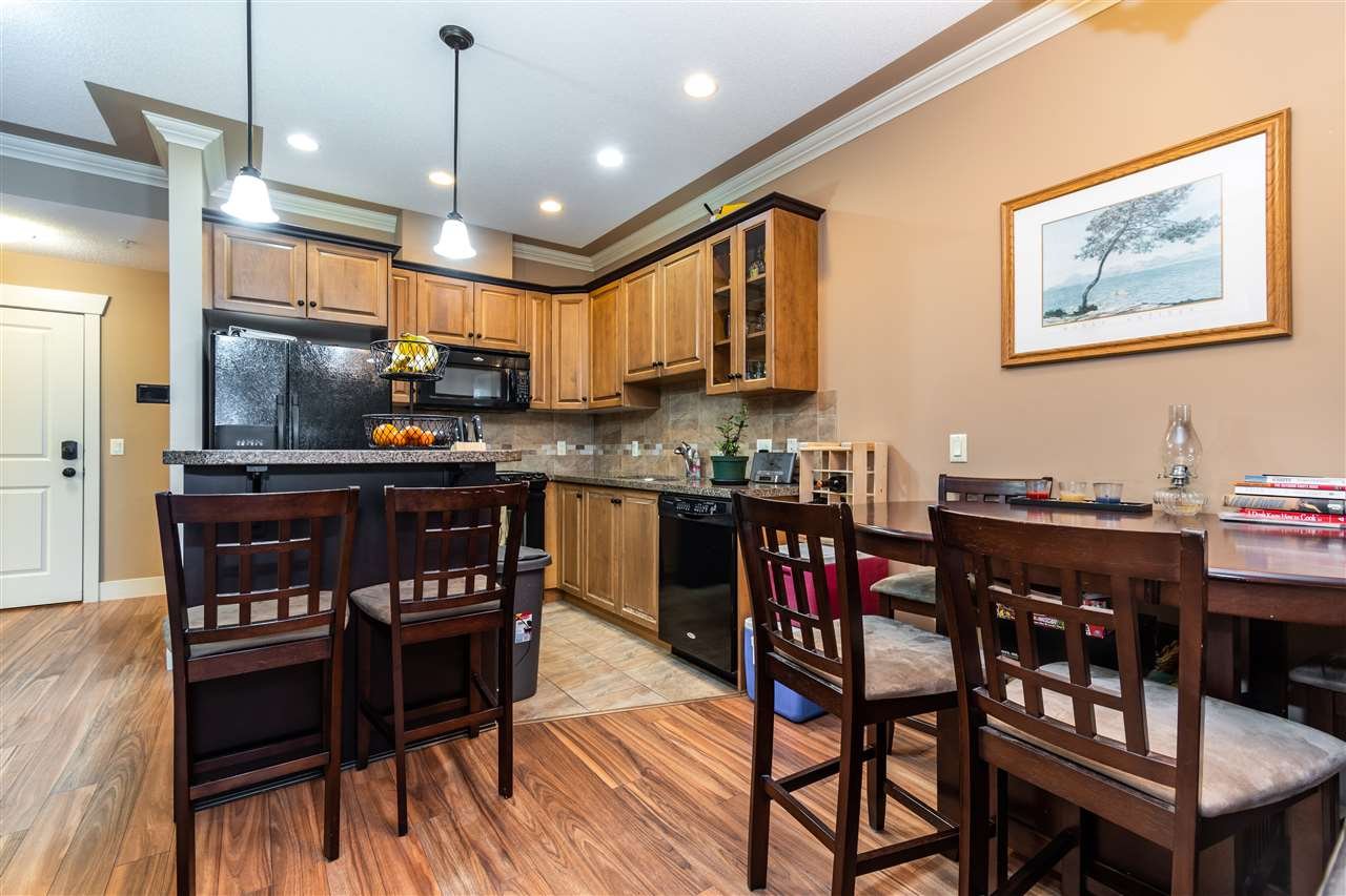 104-45893 Chesterfield Ave