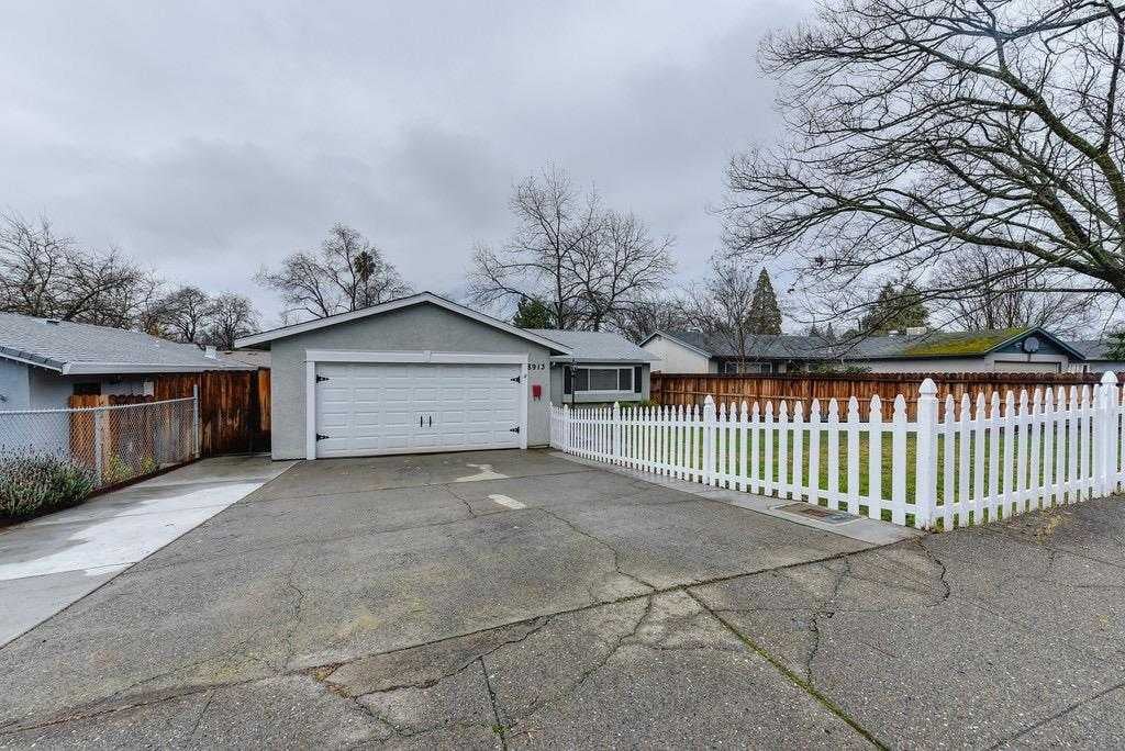 8913 Aksarben Drive