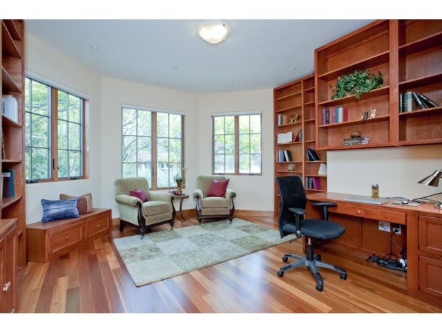 4060 Manzana Ln