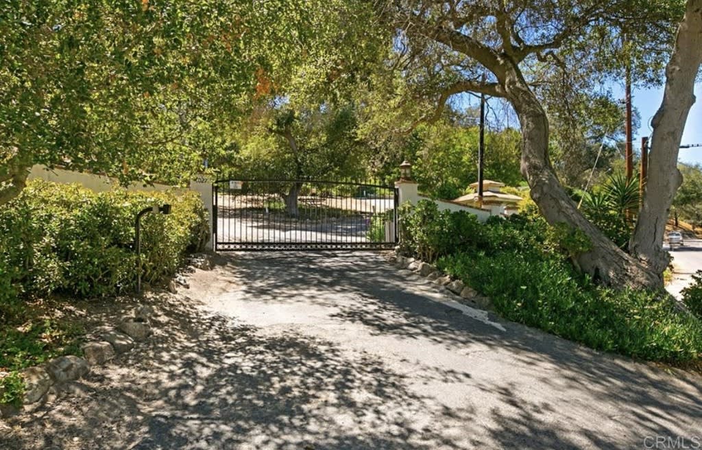 1027 S Live Oak Park Dr