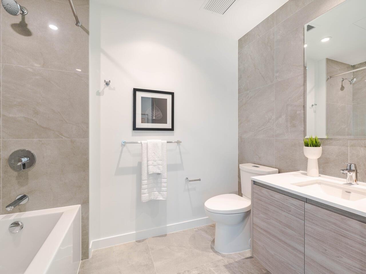 906-680 Quayside Drive, New Westminster