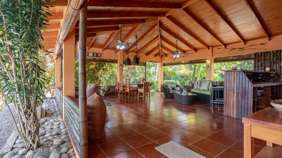 Home with White Water Views and Easy Access in Ojochal