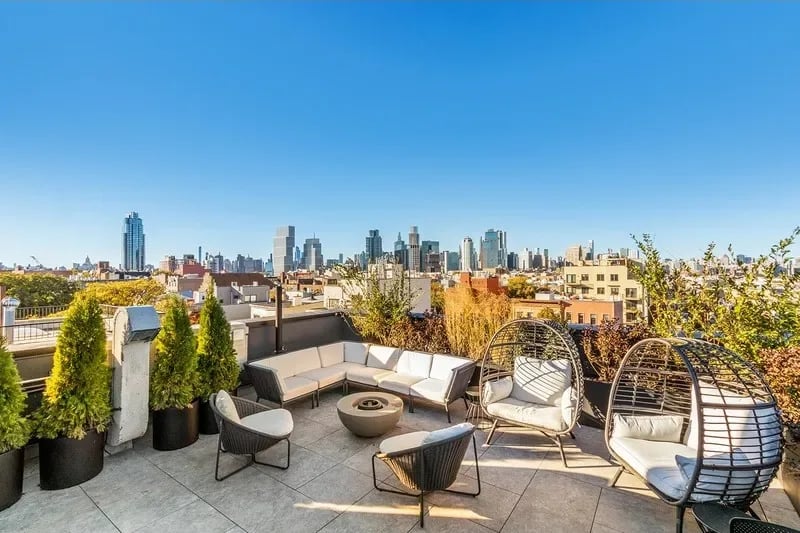 193 Greenpoint Avenue Unit: 2-B