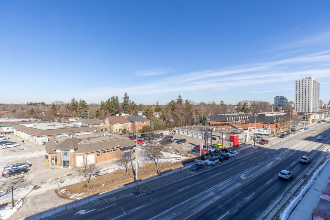 Unit 522 – 215 Lakeshore Rd W