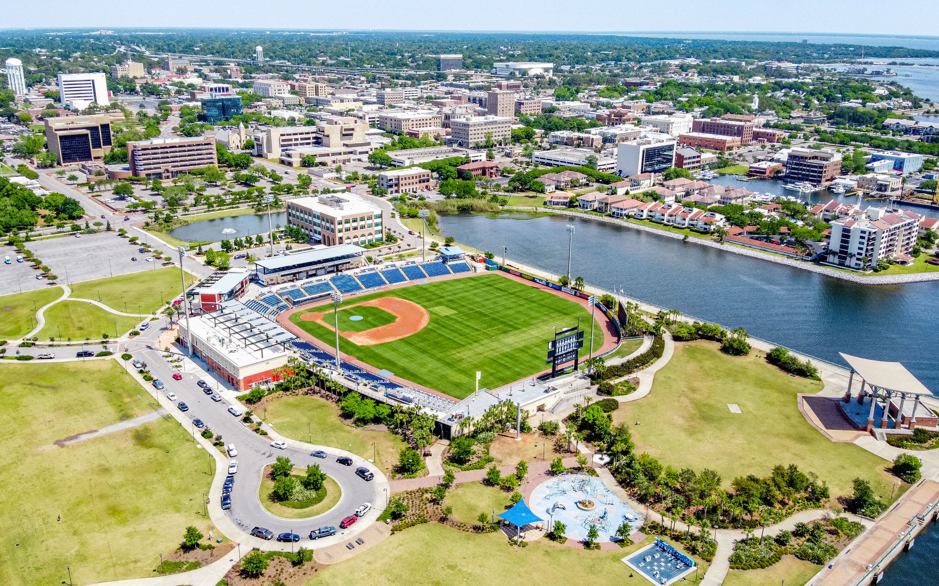 Pensacola, Florida &ndash; White sand beaches and emerald Gulf waters