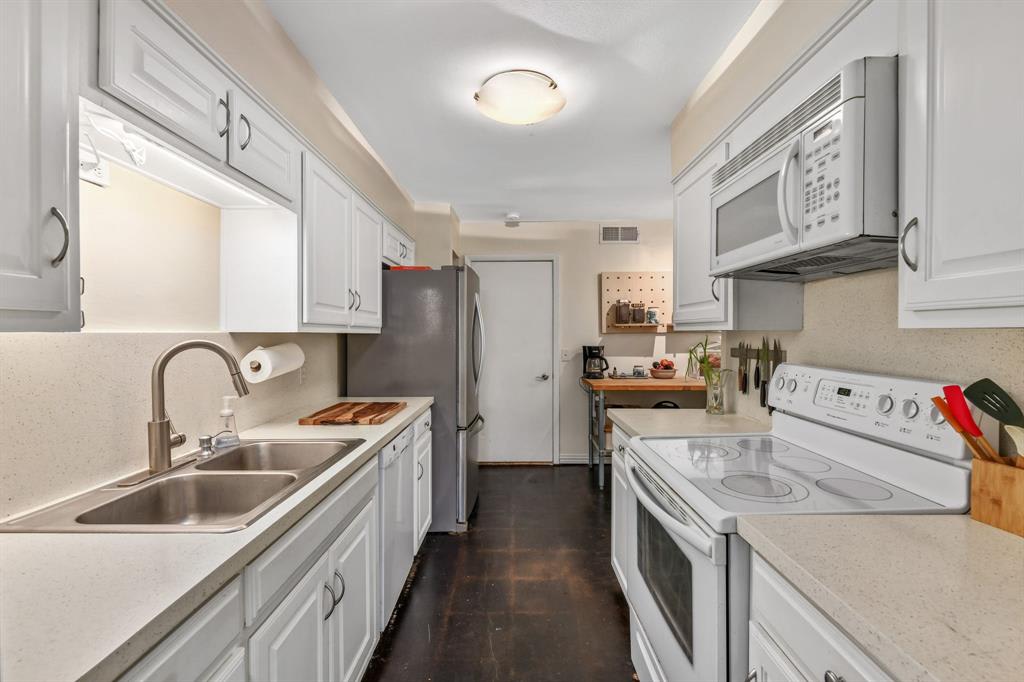 1214 Bois D Arc Court