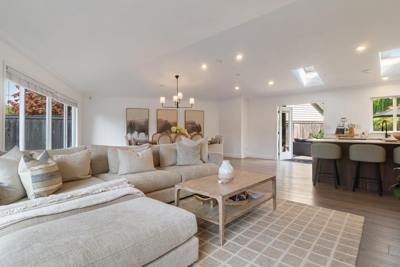 4168 Sunset Blvd