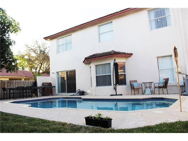6169 NW 40th St