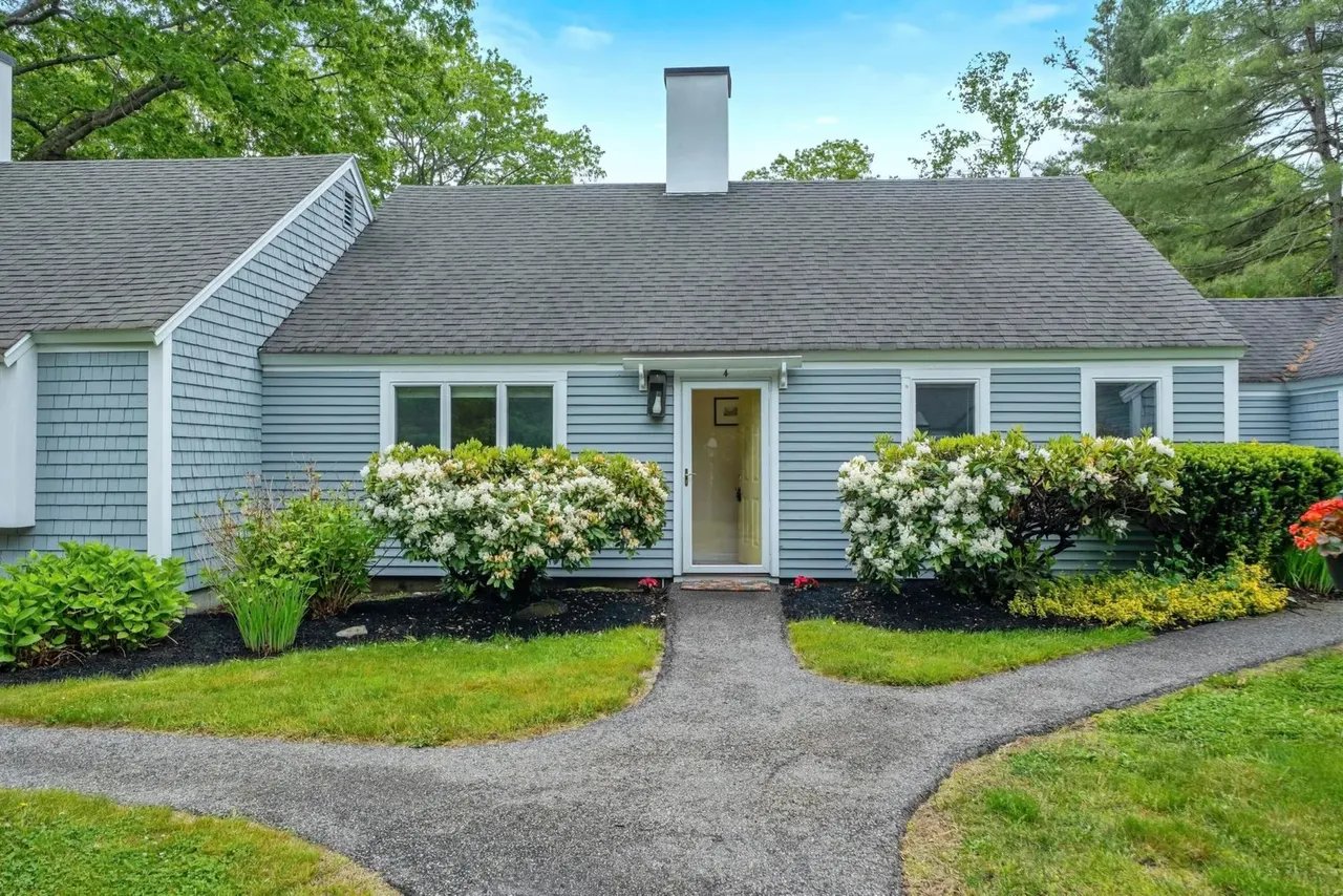 New Listing! 4 Oakview Drive, 4, Cape Elizabeth, ME 04107 – $449,000