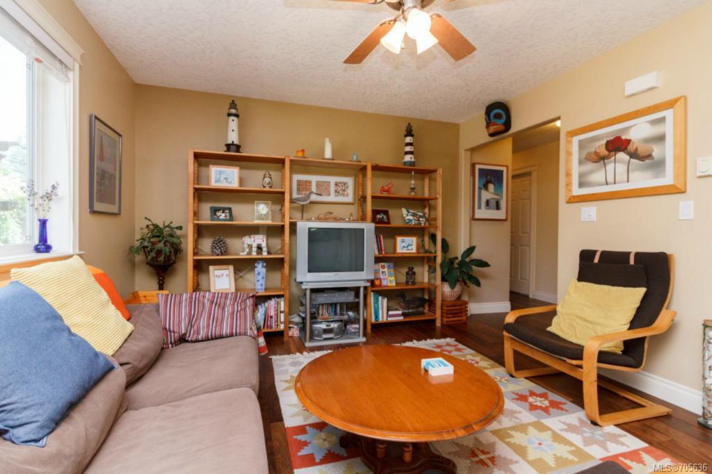 744 Claremont Ave, Saanich