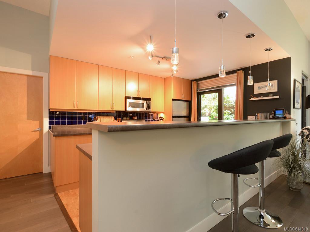 104-300 Waterfront Cres