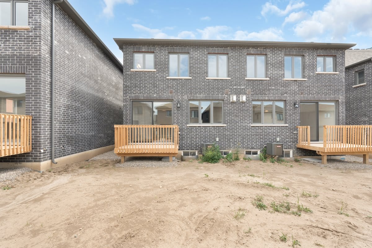 257 Harwood Ave