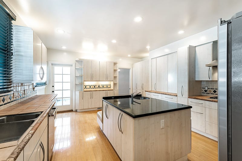 143 S Mansfield