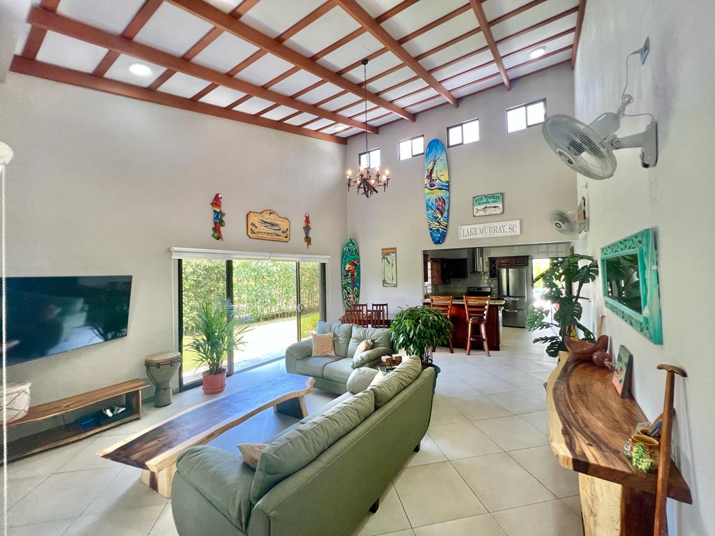 Quepos Surf House with Private Pool