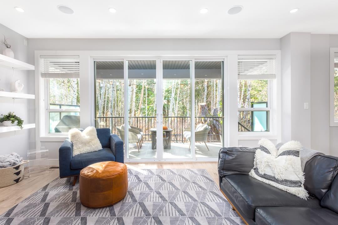 39217 Falcon Cres