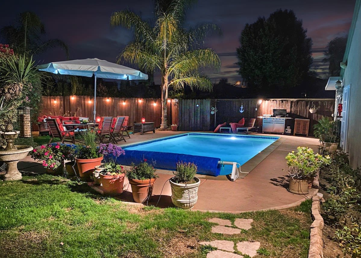 13011 Debby St Valley Glen, CA