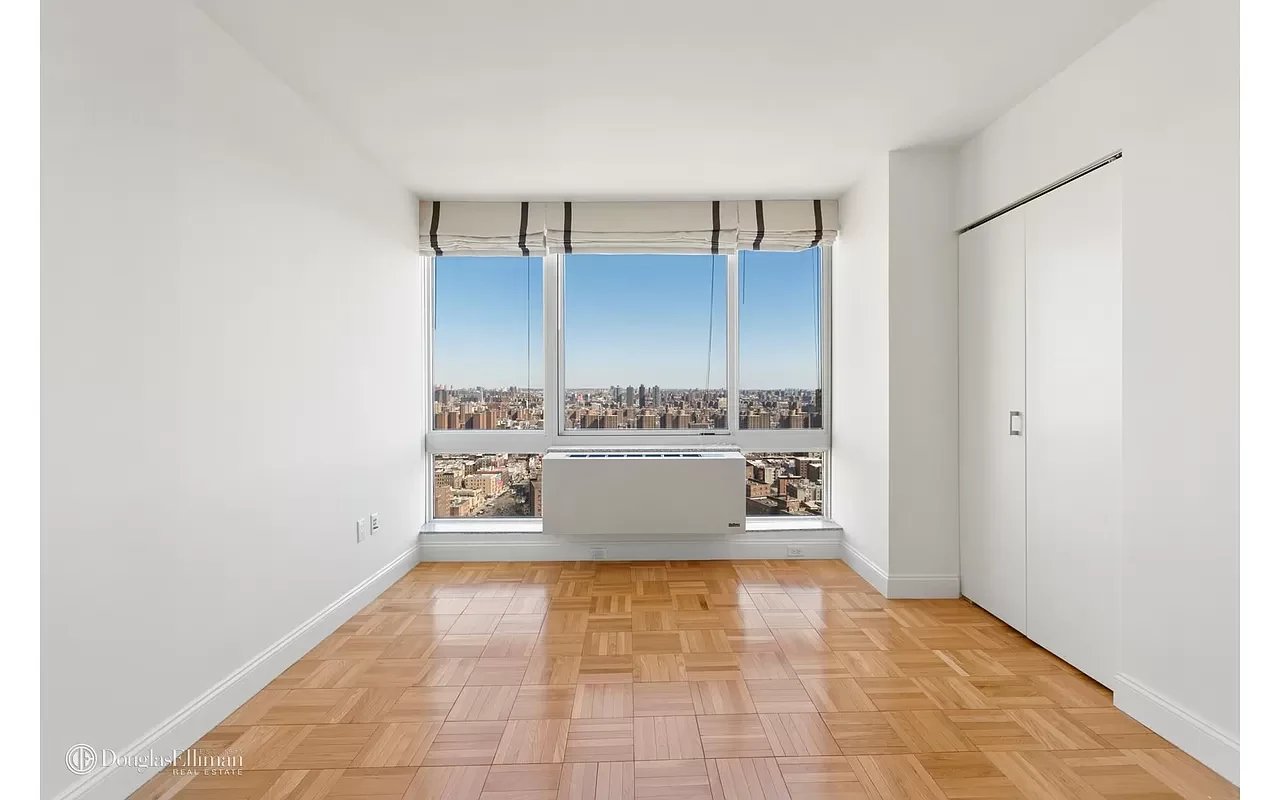 215 East 96th Street Unit: 33B