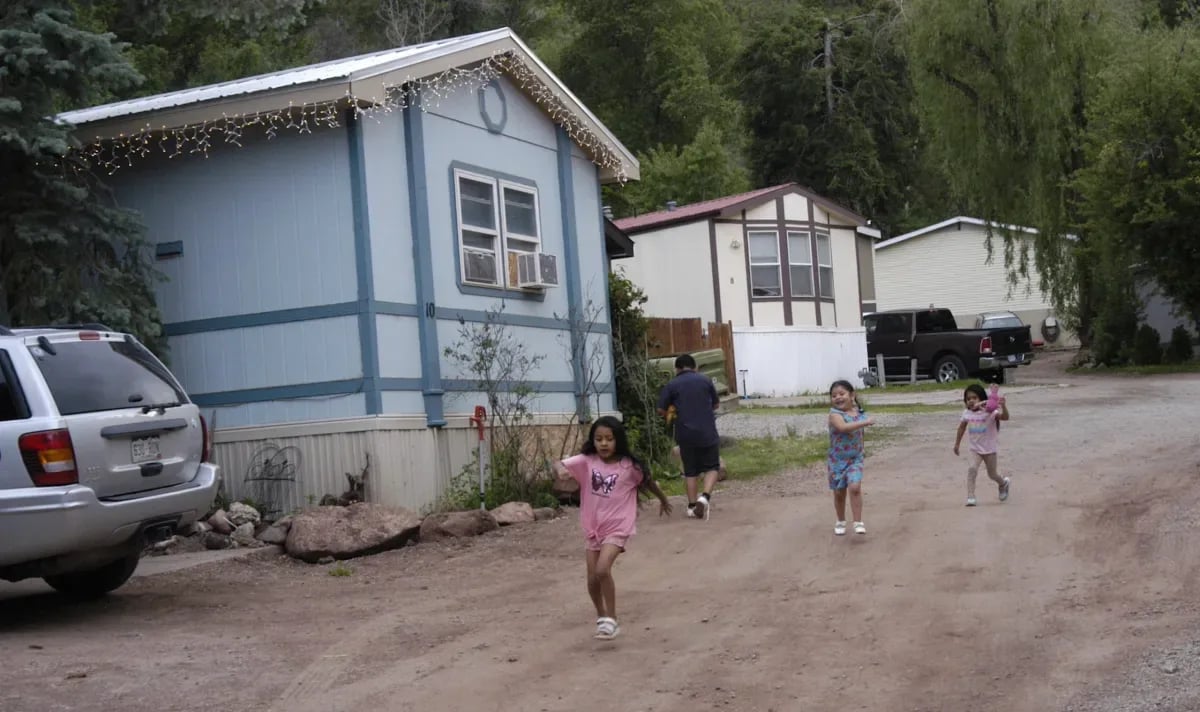 Organizing Mobile-Home Owners As Investors Gobble Up Parks 