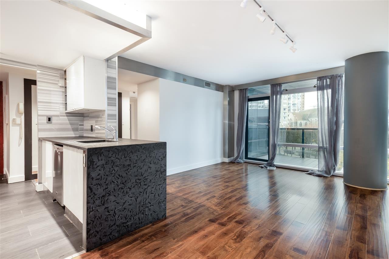 407-1050 Burrard St