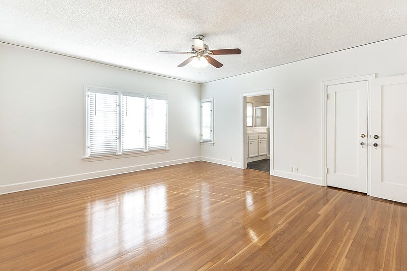 143 S Mansfield