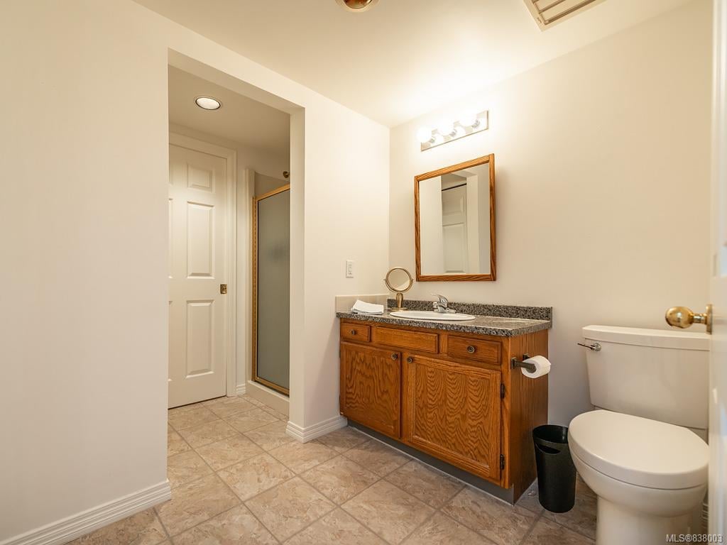 202-2119 Oak Bay Ave