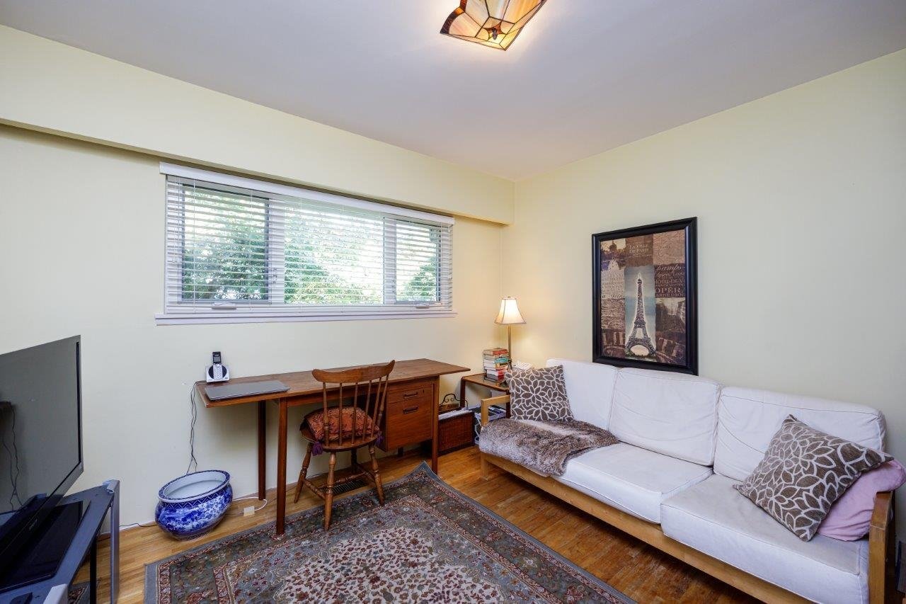 2118 Greylynn Cres