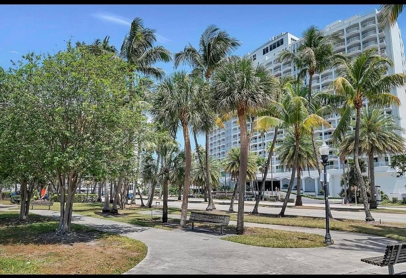 5401 Collins Ave #411 Miami Beach, Ocean View with Balcony