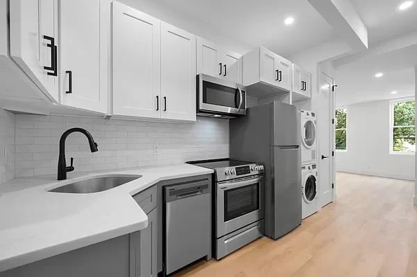 154 North 9th Street Unit: 2L