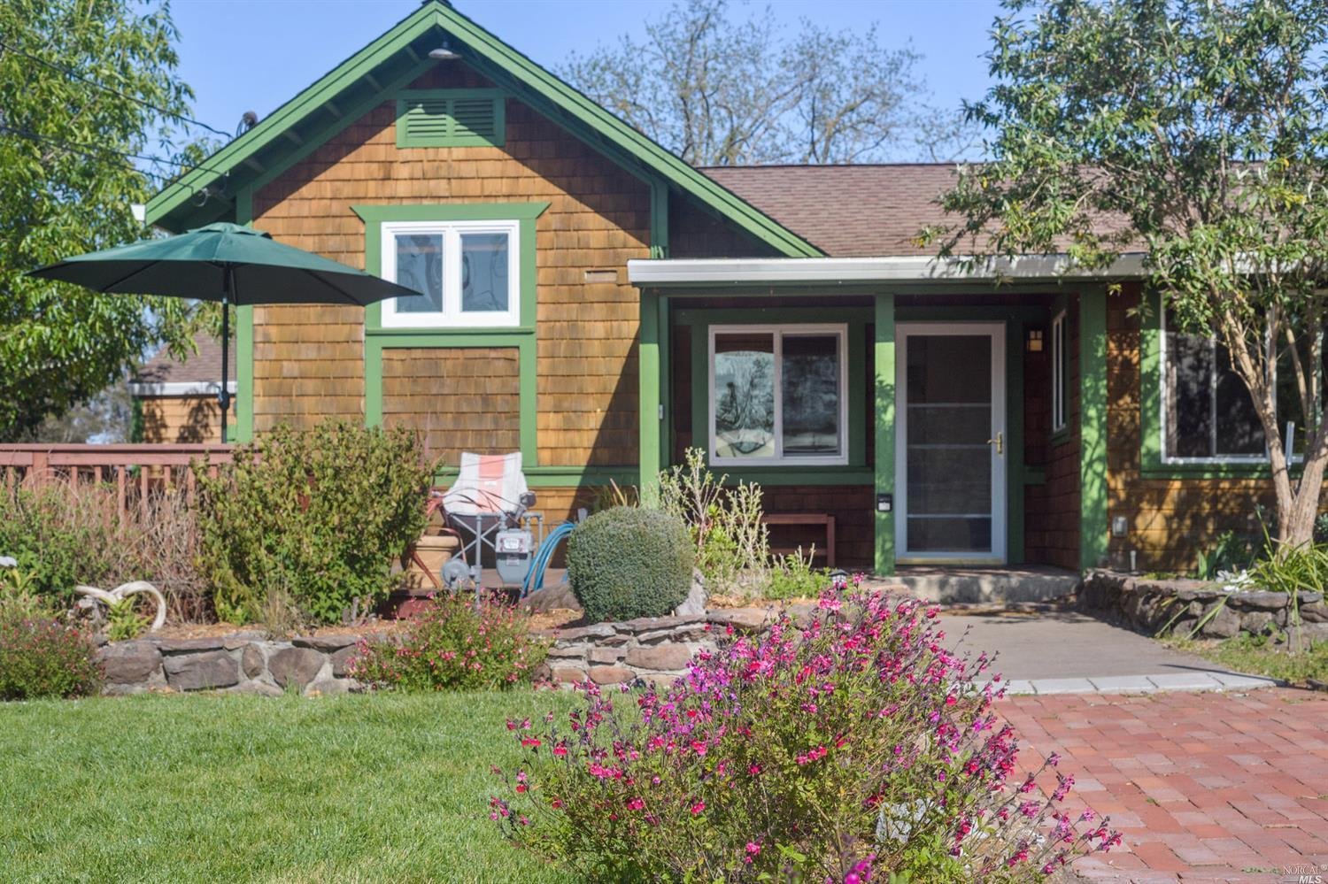 236 Cleveland Ln