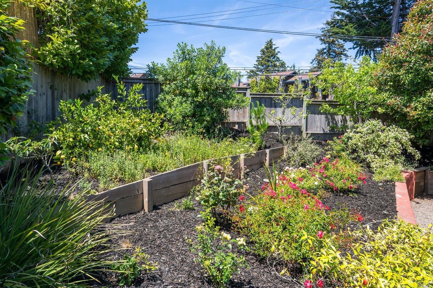 2 Cedarwood Ln