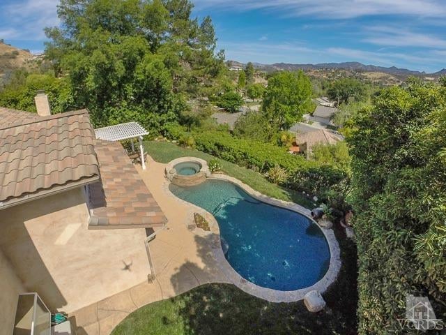 1561 Shadowglen Court