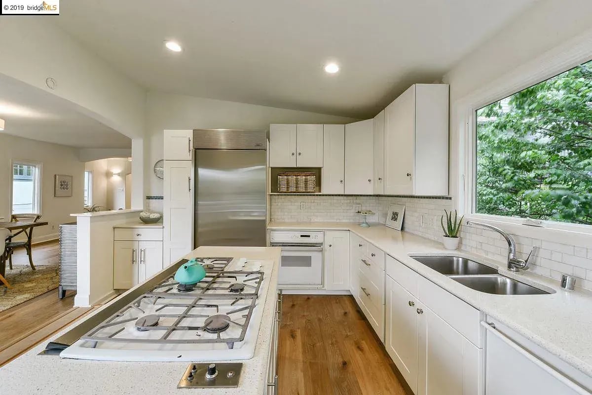 128 Sunnyside Ave