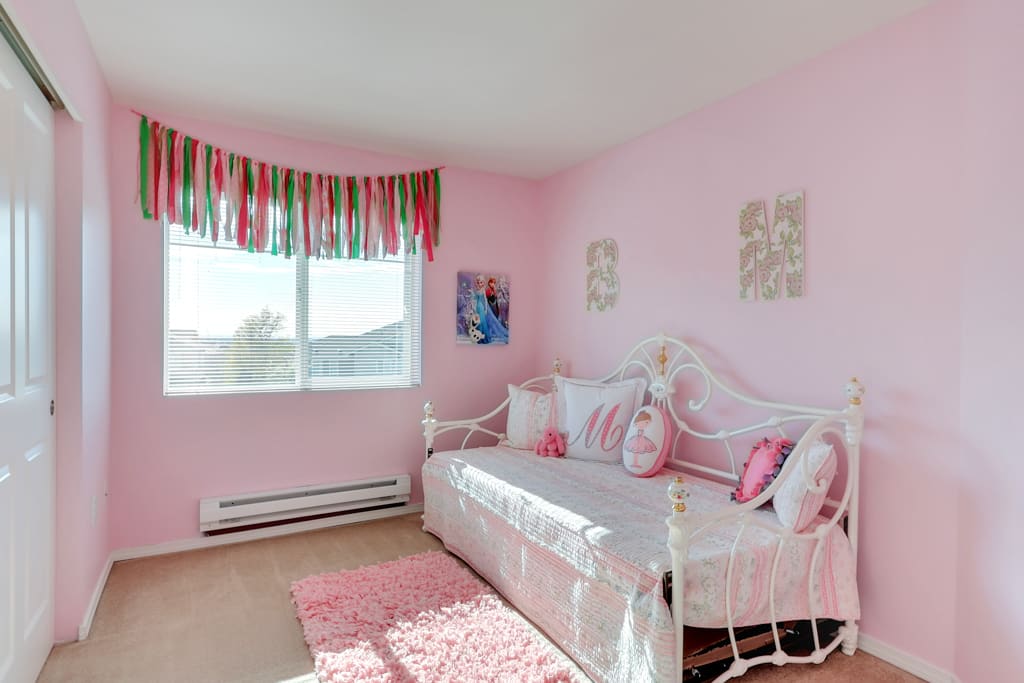 6127 Isaac SE  Avenue, Unit F