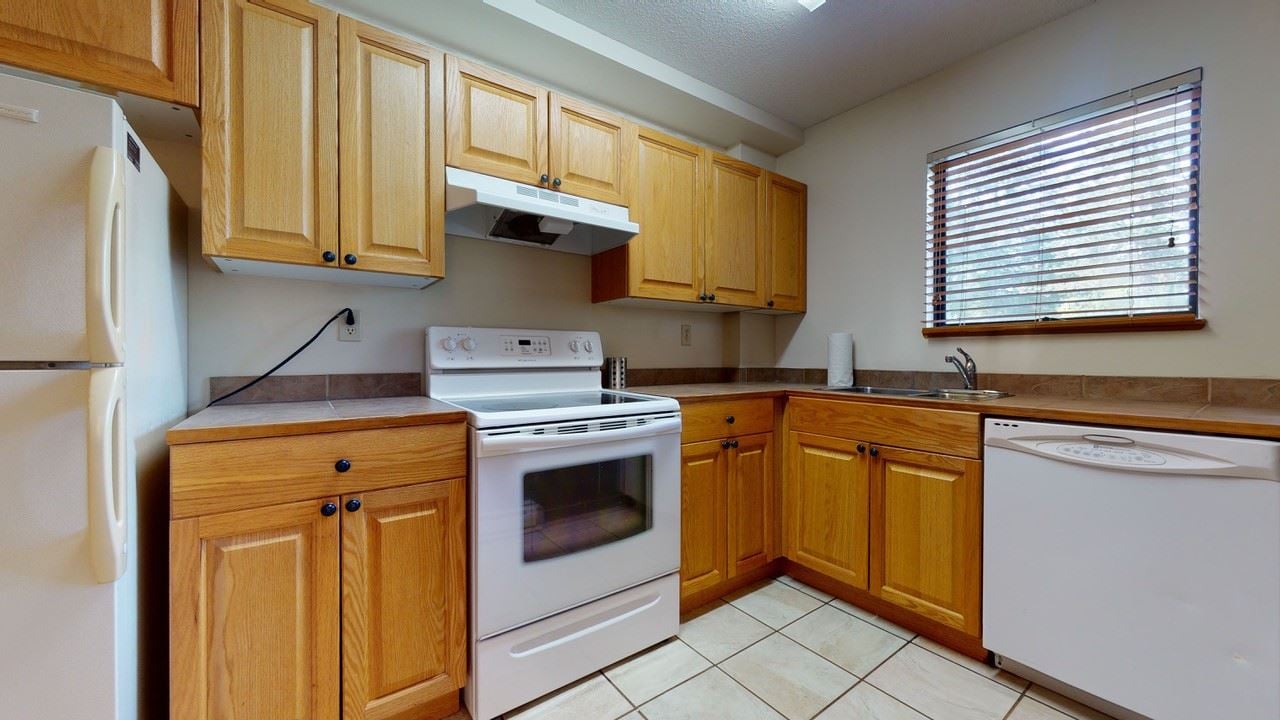 49-2400 Cavendish Wy