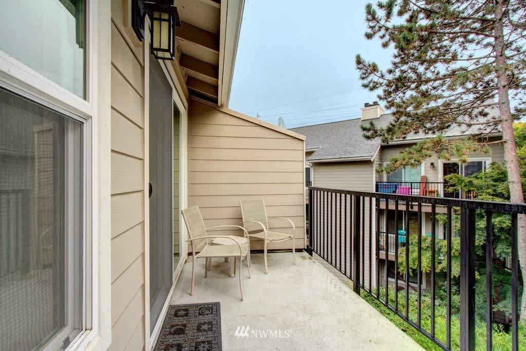 19857 25th Ave NE #303