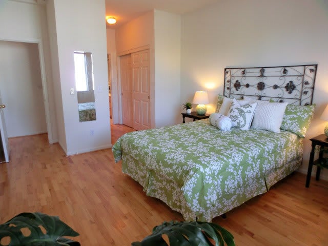 250 Santa Fe Terrace #319