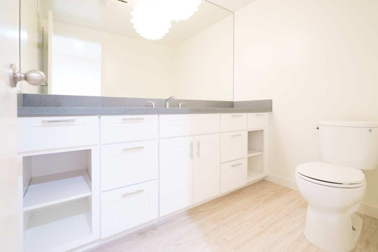 Bright and Open Maple Apartment