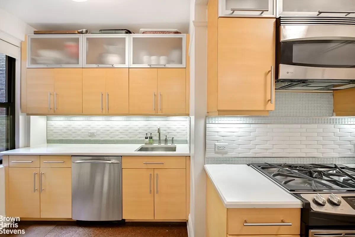 65 W 95th St