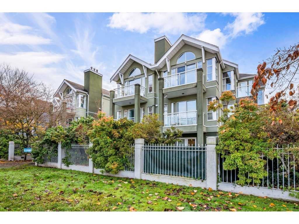 203-838 W 14th Ave