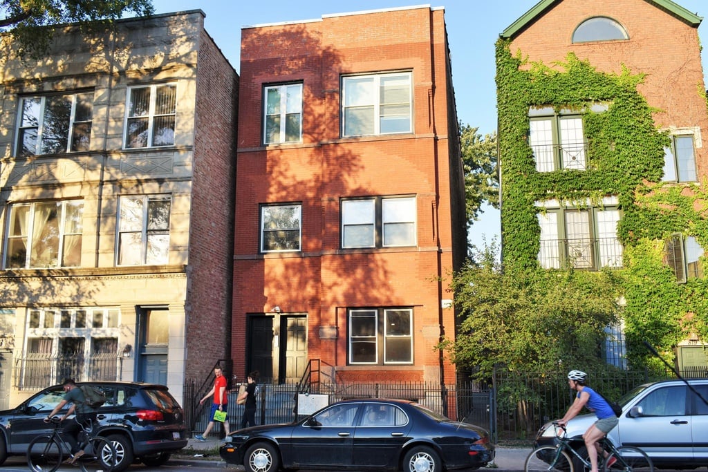 821 N Damen Ave